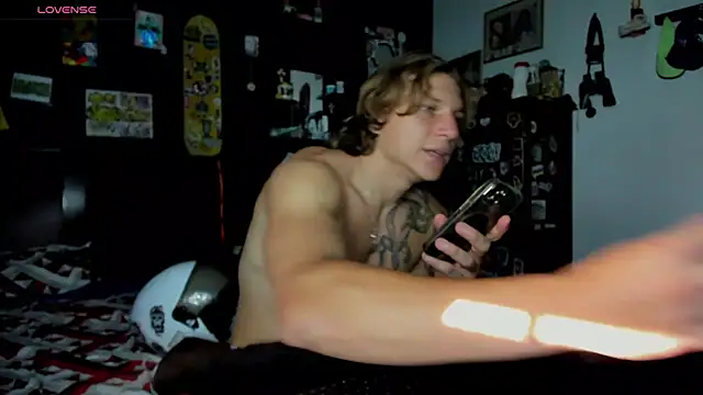 Snapshot of Tom_Krakow chatting on 10, 11, 2025 Tom Krakow online show from 10, 11, 2025