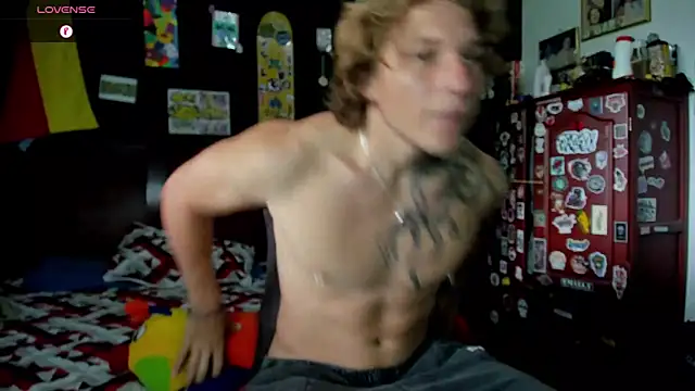 Snapshot of Tom_Krakow chatting on 13, 11, 2025 Tom Krakow online show from 13, 11, 2025