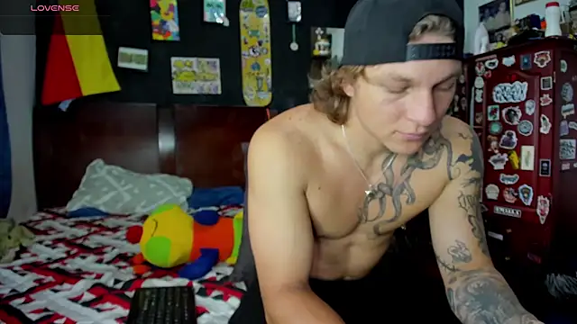 Snapshot of Tom_Krakow chatting on 14, 11, 2025 Tom Krakow online show from 14, 11, 2025