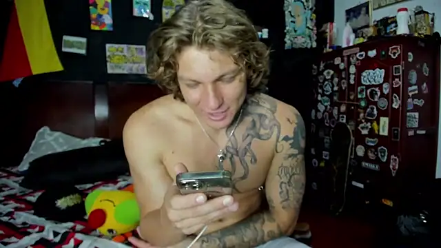 Snapshot of Tom_Krakow chatting on 15, 11, 2025 Tom Krakow online show from 15, 11, 2025