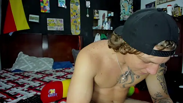 Snapshot of Tom_Krakow chatting on 16, 11, 2025 Tom Krakow online show from 16, 11, 2025