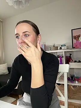 Hii Lolla online show from 21, 2, 2025