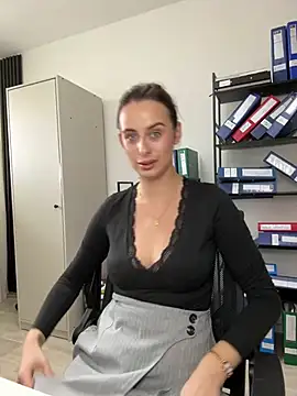 Hii Lolla online show from 21, 3, 2025