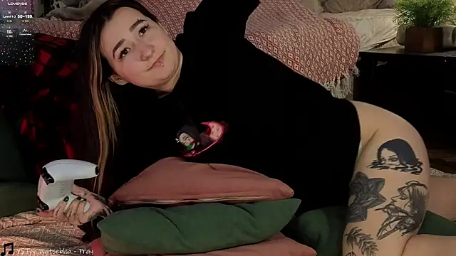 Snapshot of Megan__Hart chatting on 20, 12, 2024 Megan Hart online show from 20, 12, 2024