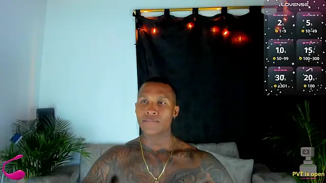 Snapshot of esteveen_ortegas_ chatting on 10, 9, 2025 esteveen ortegas online show from 10, 9, 2025