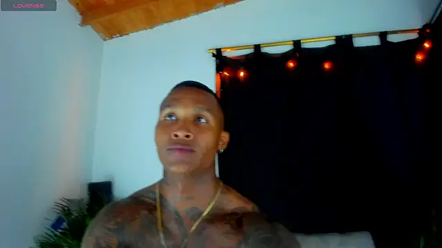 Snapshot of esteveen_ortegas_ chatting on 18, 9, 2025 esteveen ortegas online show from 18, 9, 2025