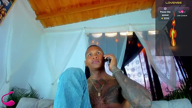 Snapshot of esteveen_ortegas_ chatting on 17, 10, 2025 esteveen ortegas online show from 17, 10, 2025