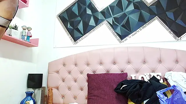 andrea safeira doll online show from 4, 4, 2026