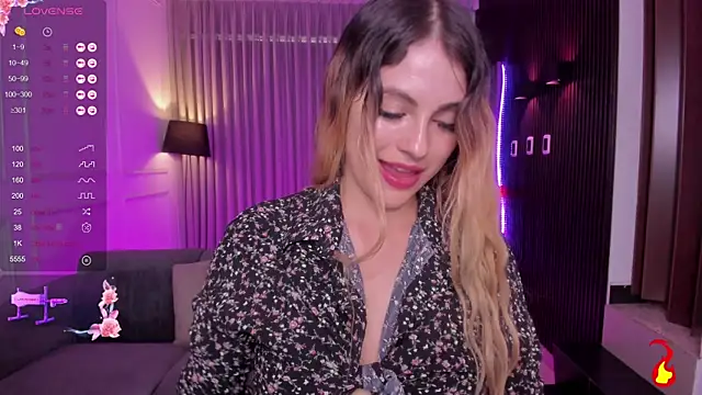 Snapshot of Leah_Grey chatting on 31, 1, 2025 Leah Grey online show from 31, 1, 2025