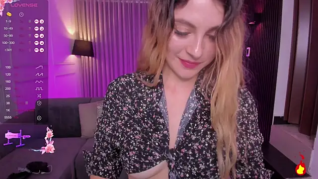 Snapshot of Leah_Grey chatting on 31, 1, 2025 Leah Grey online show from 31, 1, 2025