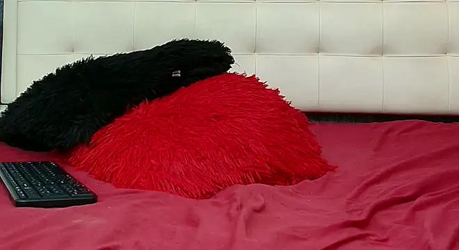 Cloeandtyfanny online show from 16, 4, 2026