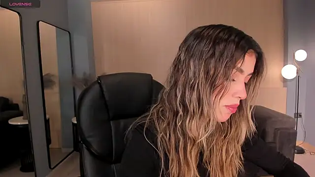 PaulinaSantos  online show from 13, 3, 2025