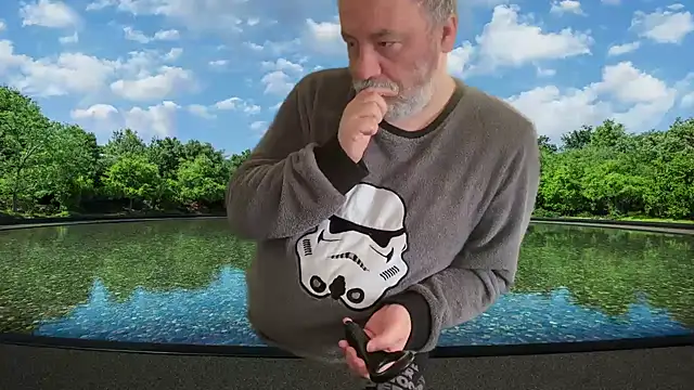 Snapshot of LondonTeffy chatting on 6, 12, 2024 LondonTeffy online show from 6, 12, 2024