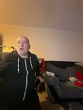 Snapshot of LondonTeffy chatting on 6, 12, 2024 LondonTeffy online show from 6, 12, 2024