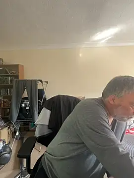 Snapshot of LondonTeffy chatting on 2, 10, 2025 LondonTeffy online show from 2, 10, 2025