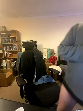 Snapshot of LondonTeffy chatting on 27, 10, 2025 LondonTeffy online show from 27, 10, 2025