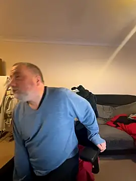 Snapshot of LondonTeffy chatting on 3, 11, 2025 LondonTeffy online show from 3, 11, 2025