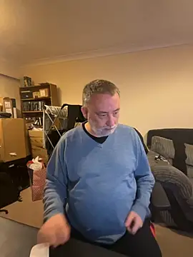 Snapshot of LondonTeffy chatting on 2, 12, 2025 LondonTeffy online show from 2, 12, 2025