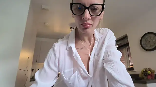 Snapshot of SweetMonicaUK chatting on 15, 10, 2025 SweetMonicaUK online show from 15, 10, 2025