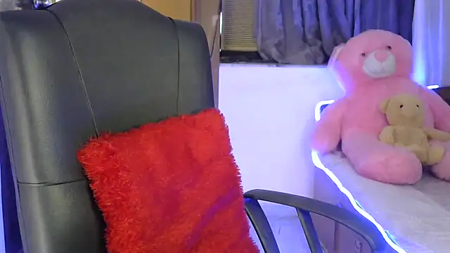 Snapshot of Black_cat_cutie chatting on 31, 10, 2025 Black cat cutie online show from 31, 10, 2025