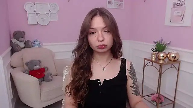 LucySkilar online show from 20, 10, 2025