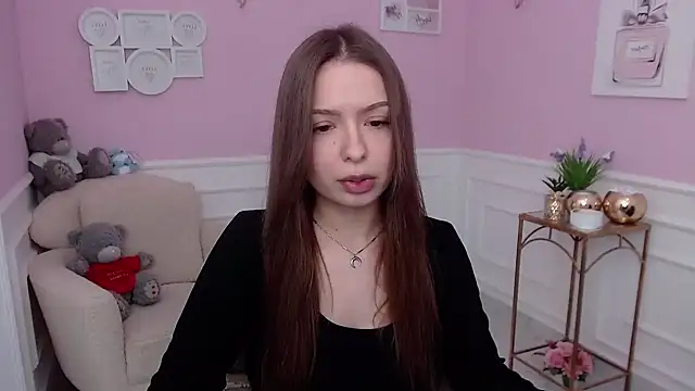 Snapshot of LucySkilar chatting on 13, 11, 2025 LucySkilar online show from 13, 11, 2025