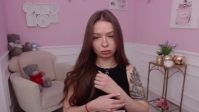 LucySkilar online show from 18, 11, 2025