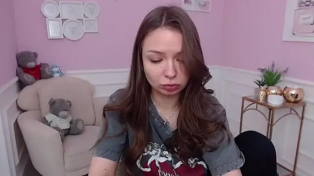 Snapshot of LucySkilar chatting on 21, 12, 2025 LucySkilar online show from 21, 12, 2025