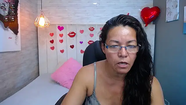 Snapshot of MaturePure chatting on 4, 3, 2025 MaturePure online show from 4, 3, 2025