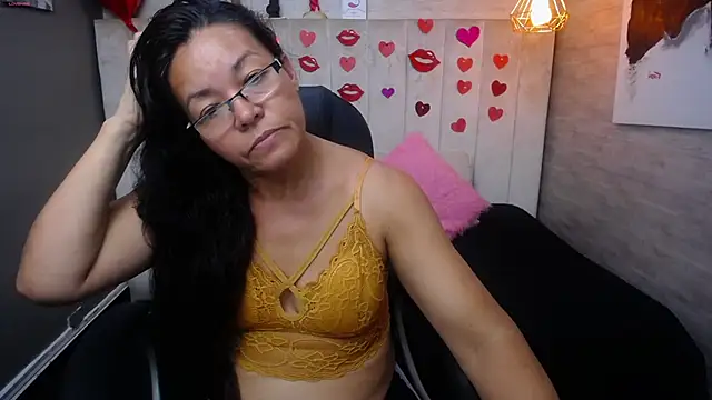 Snapshot of MaturePure chatting on 12, 3, 2025 MaturePure online show from 12, 3, 2025