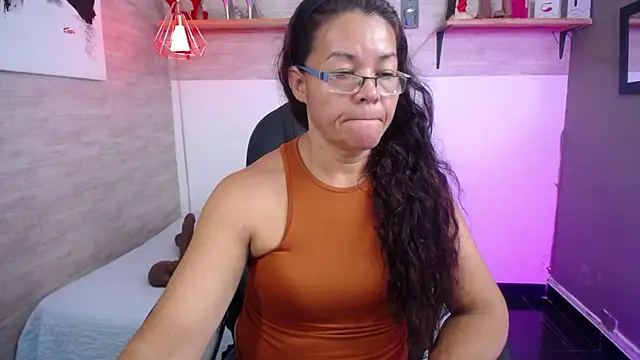 Snapshot of MaturePure chatting on 8, 10, 2025 MaturePure online show from 8, 10, 2025