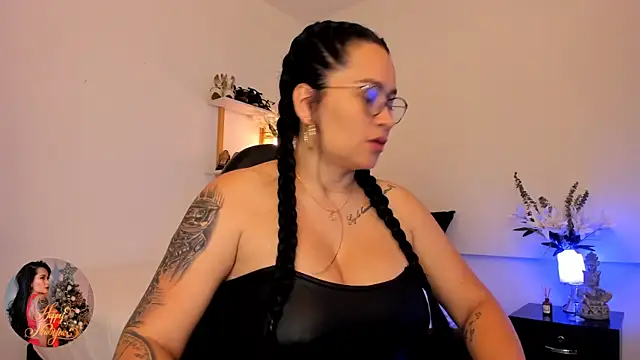 Snapshot of leslie_k chatting on 9, 1, 2025 leslie k online show from 9, 1, 2025