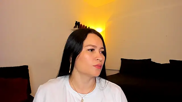 Snapshot of leslie_k chatting on 26, 2, 2025 leslie k online show from 26, 2, 2025