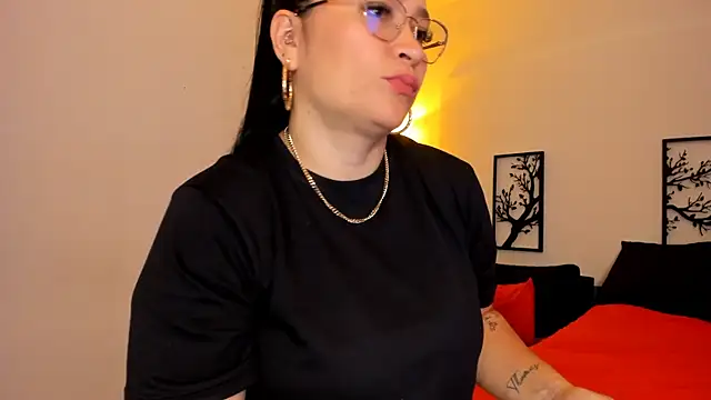 Snapshot of leslie_k chatting on 28, 2, 2025 leslie k online show from 28, 2, 2025