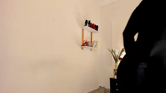 Snapshot of leslie_k chatting on 19, 3, 2025 leslie k online show from 19, 3, 2025