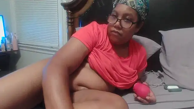 Snapshot of ebonyred chatting on 7, 10, 2025 ebonyred online show from 7, 10, 2025