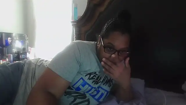 Snapshot of ebonyred chatting on 16, 10, 2025 ebonyred online show from 16, 10, 2025