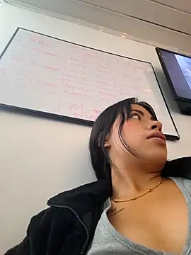 Snapshot of sylvana_19 chatting on 11, 9, 2025 sylvana 19 online show from 11, 9, 2025