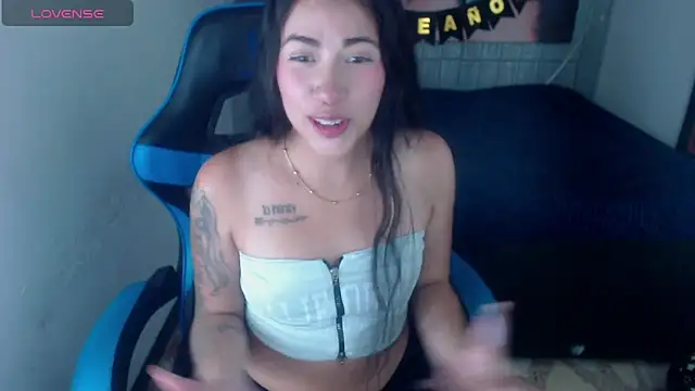 Snapshot of sylvana_19 chatting on 4, 10, 2025 sylvana 19 online show from 4, 10, 2025