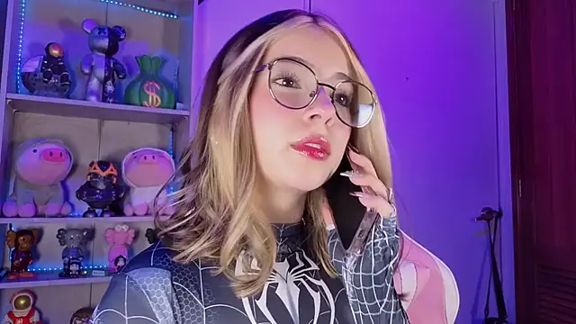 Snapshot of EmilyMiller_ chatting on 9, 9, 2025 EmilyMiller online show from 9, 9, 2025