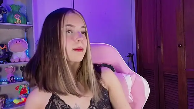 Snapshot of EmilyMiller_ chatting on 20, 9, 2025 EmilyMiller online show from 20, 9, 2025