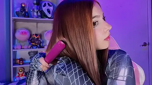 EmilyMiller  online show from 8, 11, 2025