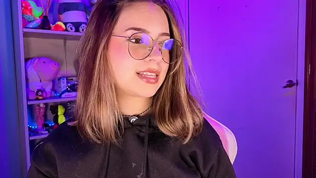 EmilyMiller  online show from 19, 5, 2026