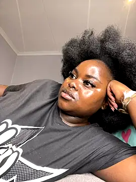 Snapshot of Honeycoco0211 chatting on 4, 12, 2025 Honeycoco0211 online show from 4, 12, 2025