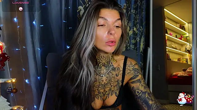 Snapshot of tattooedBabyy chatting on 17, 12, 2025 tattooedBabyy online show from 17, 12, 2025
