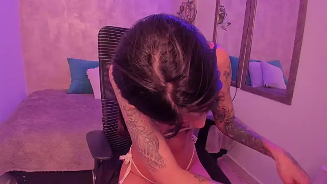 Snapshot of ChloeAddamss chatting on 4, 2, 2025 ChloeAddamss online show from 4, 2, 2025