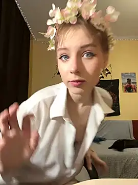 Crayzy Luv online show from 7, 3, 2025