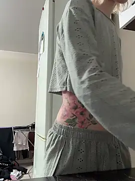 Crayzy Luv online show from 16, 2, 2026