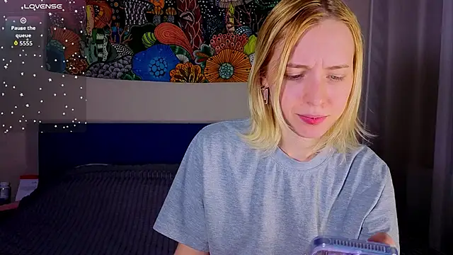 Crayzy Luv online show from 18, 4, 2026