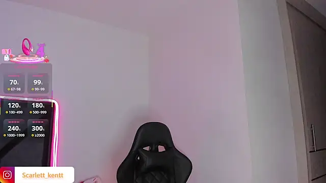 Snapshot of ScarlettAndClark chatting on 5, 12, 2025 ScarlettAndClark online show from 5, 12, 2025